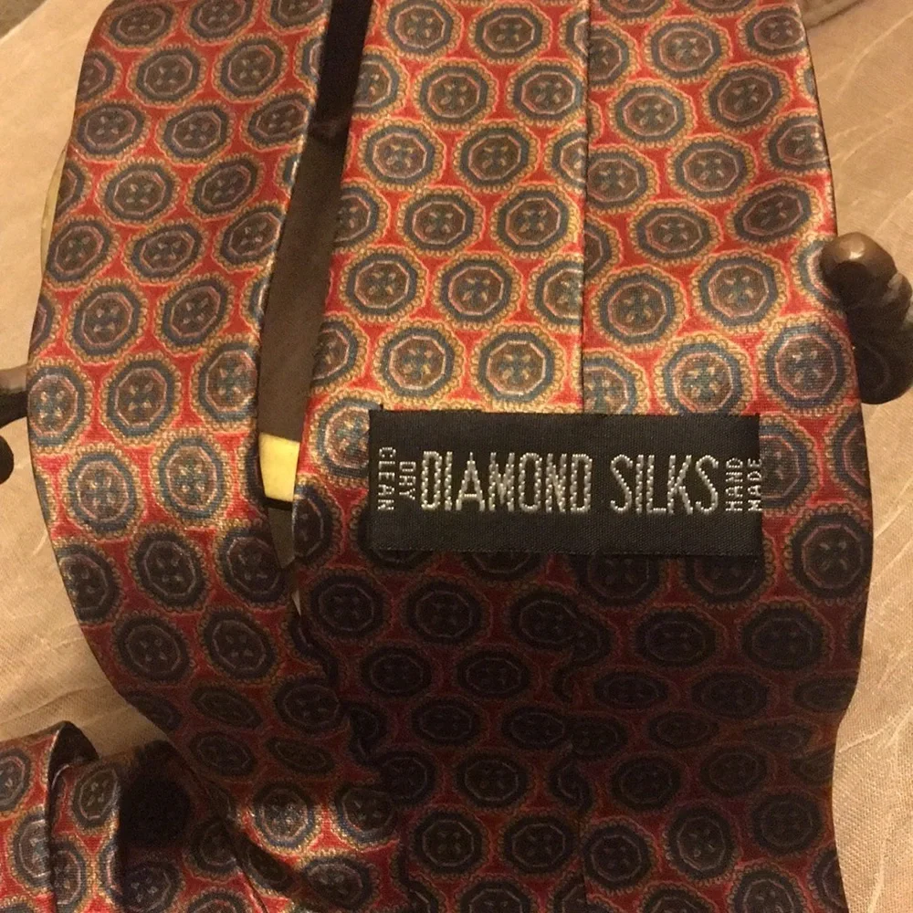 DIAMOND SILKS HAND MADE SILK TIE  Classic upscale motif red black gold 4